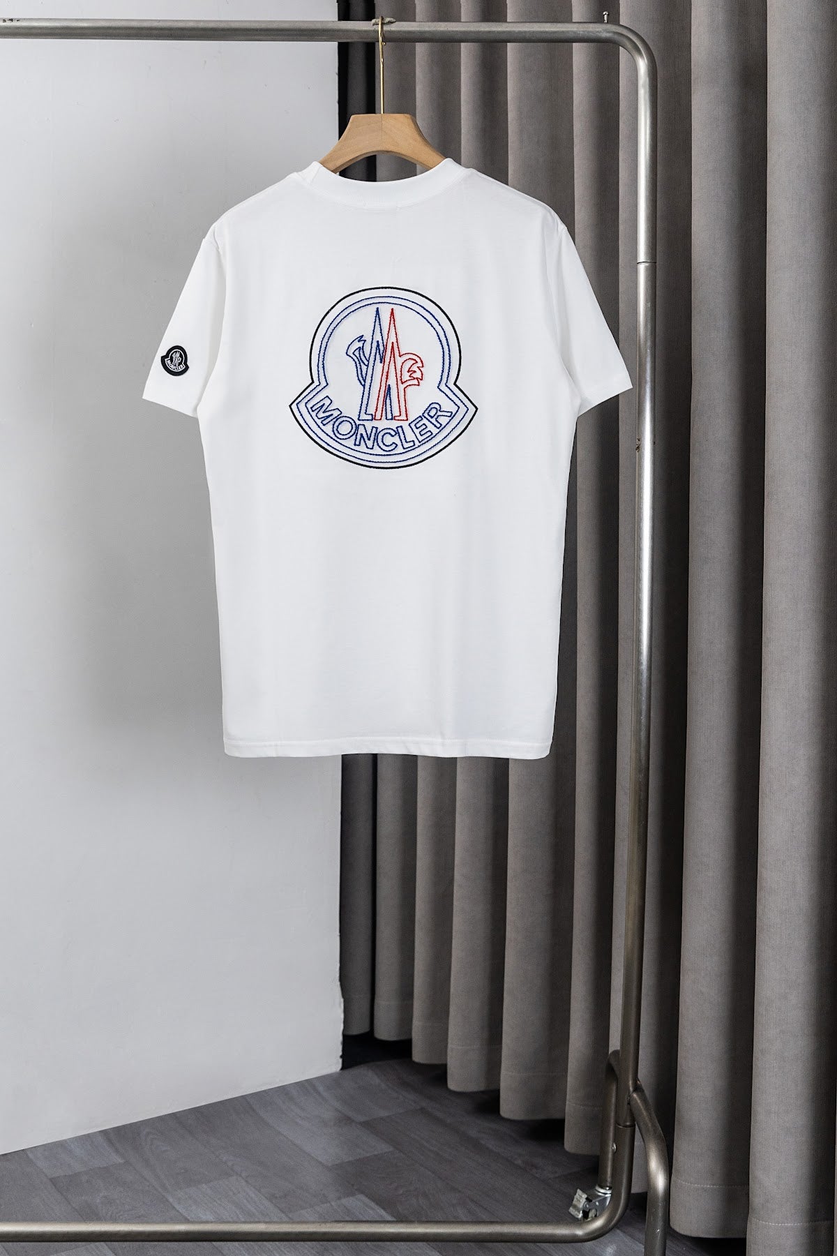 Remera Moncler - Messias Indumentaria (foto 2)